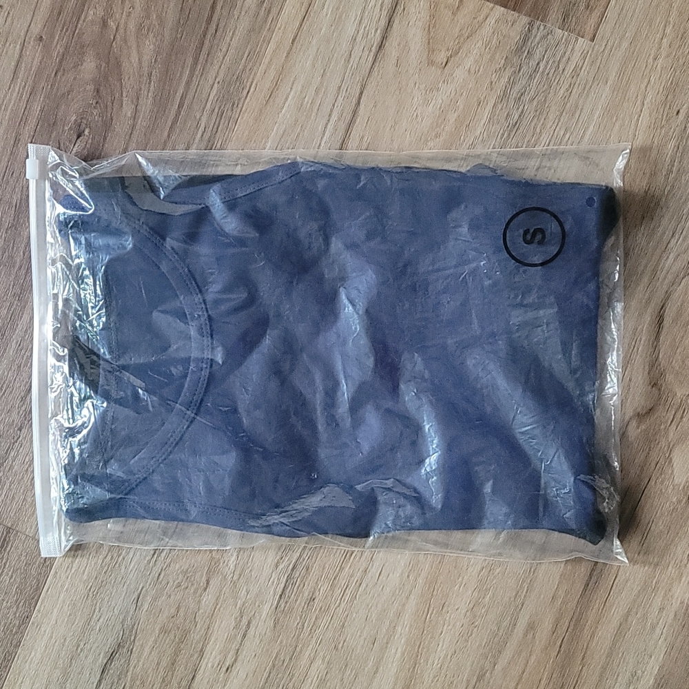 2 Sleeveless Racerback Crop Tanks - Picture 4 of 7